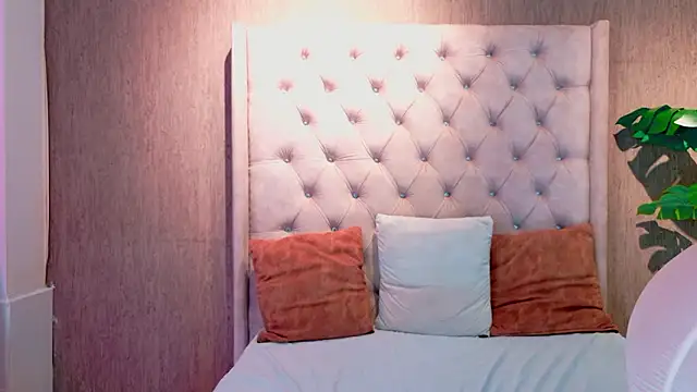 Sophie Rousses online show from February 2026 01:31:02 PM