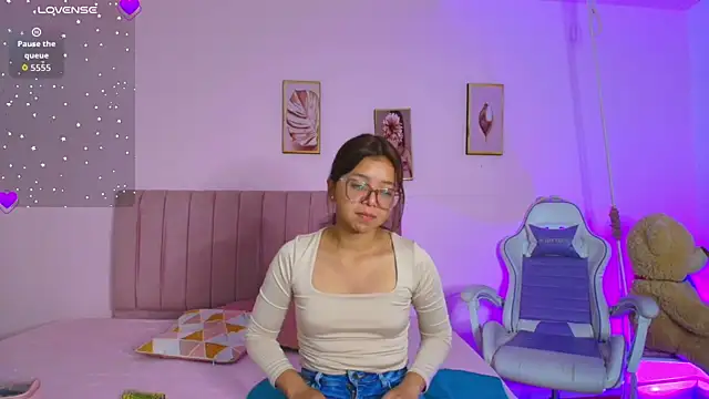 Snapshot of Zoow_bluussh chatting on February 2026 12:25:01 PM Zoow bluussh online show from February 2026 12:25:01 PM