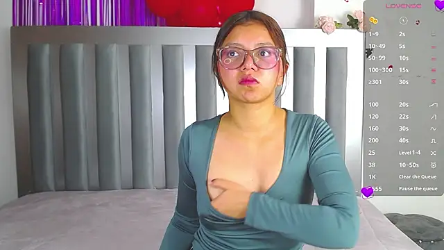 Zoow bluussh online show from March 2026 12:27:02 PM