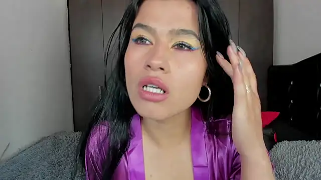 LatinaQueen23 online show from June 2026 02:37:02 PM