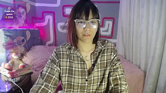 Snapshot of ElowenVirelle chatting on March 2026 02:50:01 AM ElowenVirelle online show from March 2026 02:50:01 AM