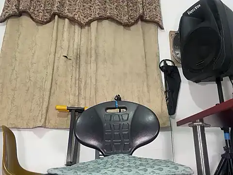 enimanocturno online show from April 2026 02:11:02 AM