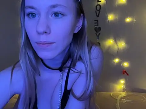 Snapshot of Vikkie_seXyGiiiirl_XoXo chatting on February 2026 04:05:02 PM Vikkie seXyGiiiirl XoXo online show from February 2026 04:05:02 PM