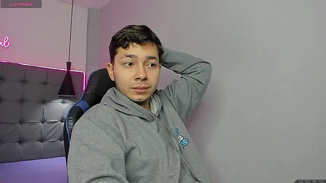 Snapshot of Julian_Smith21 chatting on February 2026 12:27:01 PM Julian Smith21 online show from February 2026 12:27:01 PM