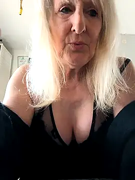 Heidiblueeyes online show from March 2026 01:44:02 PM