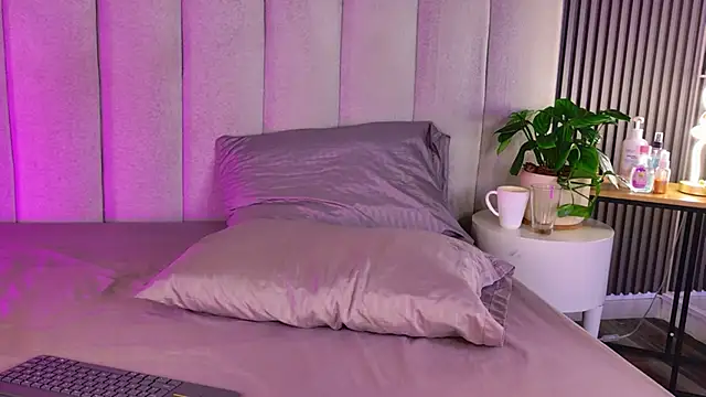 AlessiaAuren online show from April 2026 09:39:33 PM