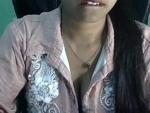 cute momo love online show from April 2026 06:00:02 AM