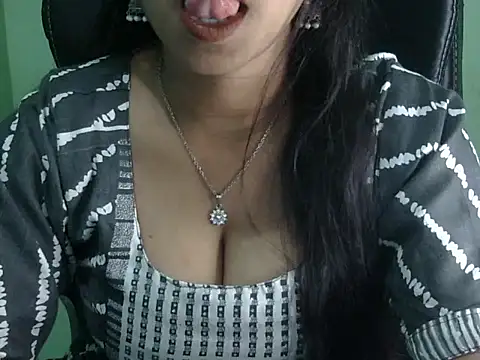 Snapshot of cute_momo_love chatting on May 2026 05:05:01 AM cute momo love online show from May 2026 05:05:01 AM