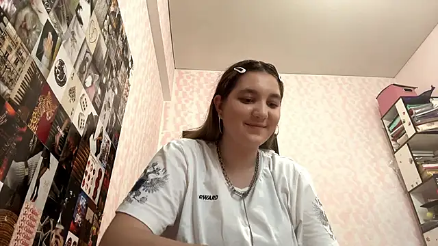 Snapshot of JanineThielman chatting on June 2026 12:14:02 PM JanineThielman online show from June 2026 12:14:02 PM