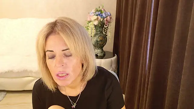 Snapshot of NellyBloom chatting on July 2026 01:18:02 PM NellyBloom online show from July 2026 01:18:02 PM