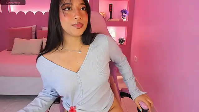 Holy Lux online show from April 2026 04:01:01 AM