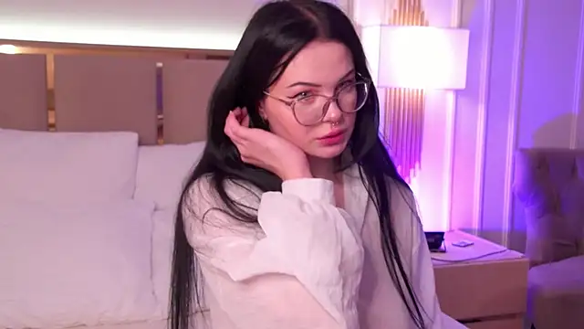 Snapshot of CindyMil chatting on May 2026 06:22:02 AM CindyMil online show from May 2026 06:22:02 AM
