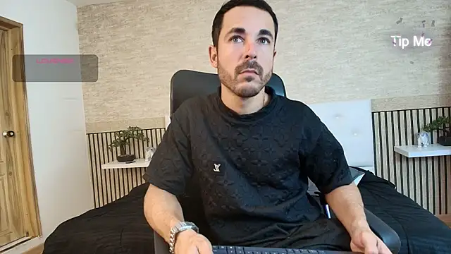 Adams Sanz online show from April 2026 07:18:02 PM