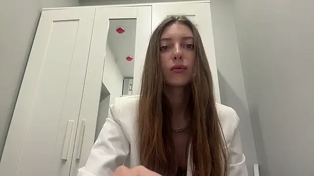 selena favn online show from April 2026 01:14:01 AM