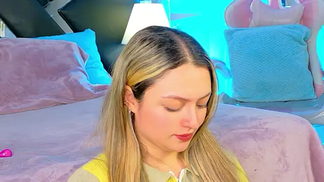 Snapshot of Giigii_Hadid_ chatting on February 2026 08:18:01 PM Giigii Hadid online show from February 2026 08:18:01 PM