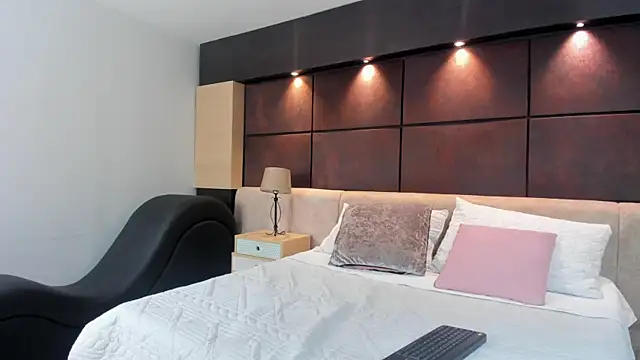 NatashaSanchez online show from February 2026 02:18:01 PM