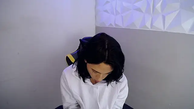 Larry craft online show from April 2026 09:04:01 PM