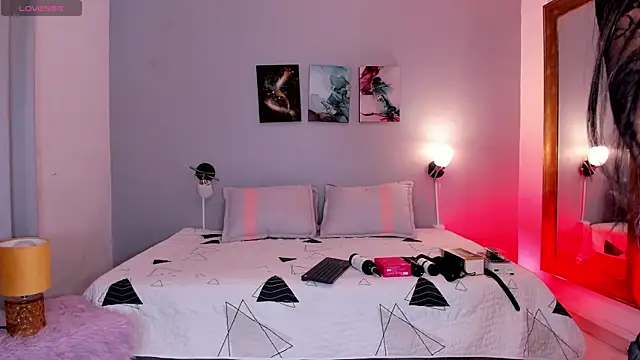 KimTaylorW online show from April 2026 02:47:01 AM