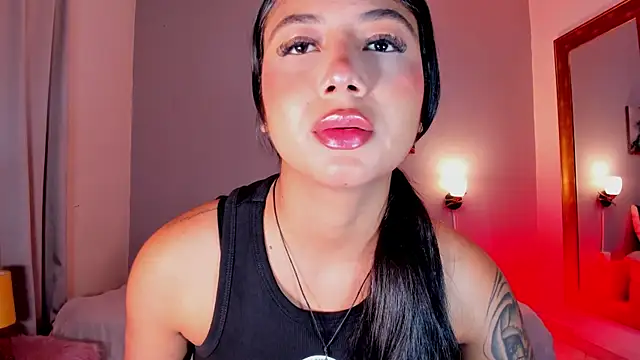 KimTaylorW online show from July 2026 02:51:01 AM