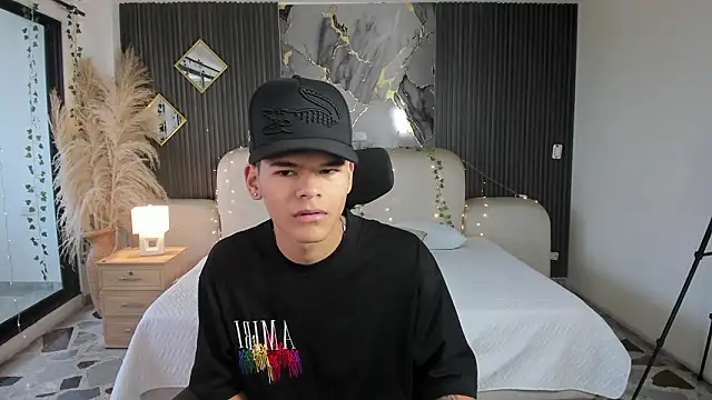 DylanRoyce  online show from March 2026 11:51:01 AM