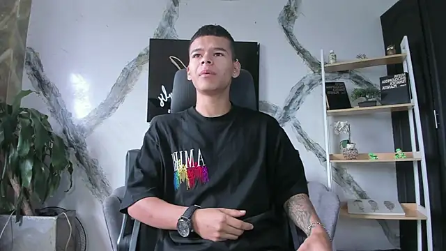 DylanRoyce  online show from April 2026 12:35:01 PM