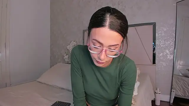Snapshot of Arii_wilde chatting on April 2026 12:43:01 PM Arii wilde online show from April 2026 12:43:01 PM