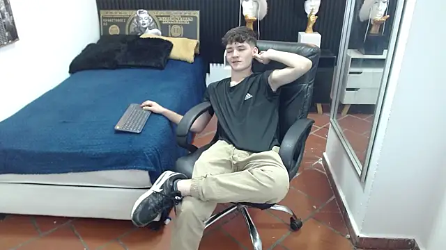 Snapshot of trevor_mob chatting on June 2026 04:50:02 PM trevor mob online show from June 2026 04:50:02 PM
