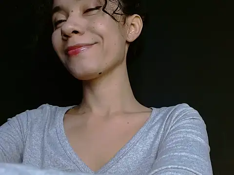 helena hadler online show from April 2026 07:58:02 PM