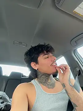 Snapshot of SNAKEARM chatting on March 2026 11:32:02 PM SNAKEARM online show from March 2026 11:32:02 PM