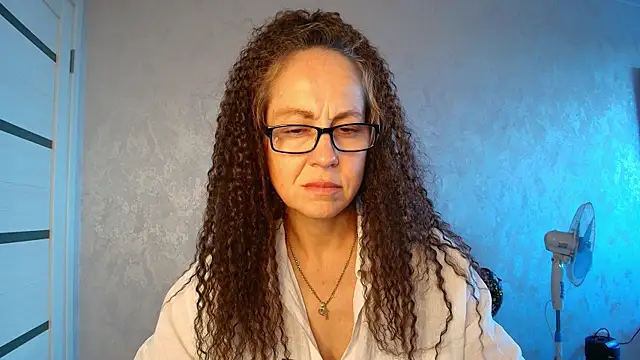 LioraWeiss online show from June 2026 02:33:01 PM