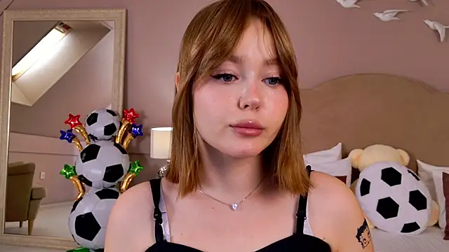 ElaraVance online show from July 2026 05:03:02 AM