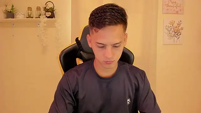 sexy andres01 online show from March 2026 01:30:01 PM