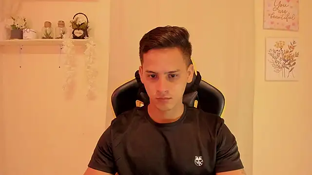 sexy andres01 online show from April 2026 03:00:02 AM