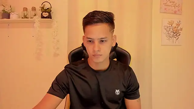 sexy andres01 online show from April 2026 02:47:01 PM