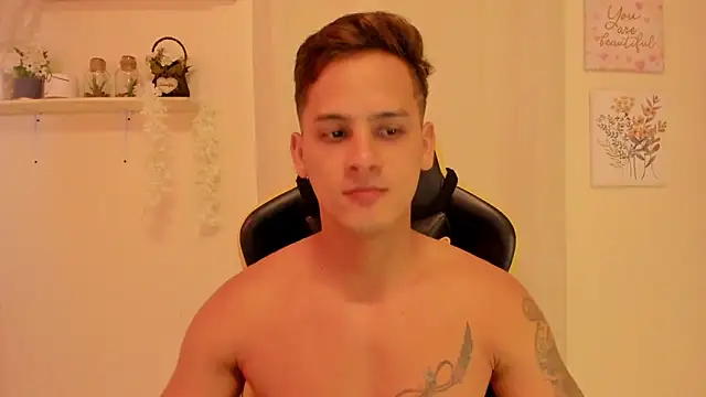 Snapshot of sexy_andres01 chatting on April 2026 04:33:02 PM sexy andres01 online show from April 2026 04:33:02 PM