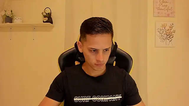 Snapshot of sexy_andres01 chatting on May 2026 06:57:01 PM sexy andres01 online show from May 2026 06:57:01 PM