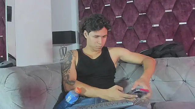 Snapshot of TonyBenedetti chatting on June 2026 08:20:02 PM TonyBenedetti online show from June 2026 08:20:02 PM