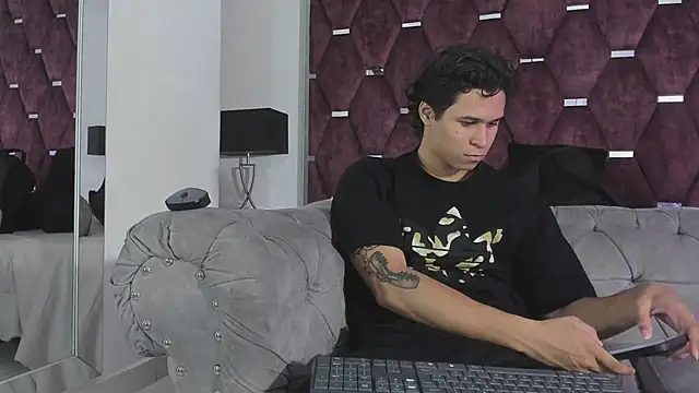 TonyBenedetti online show from July 2026 08:33:02 PM