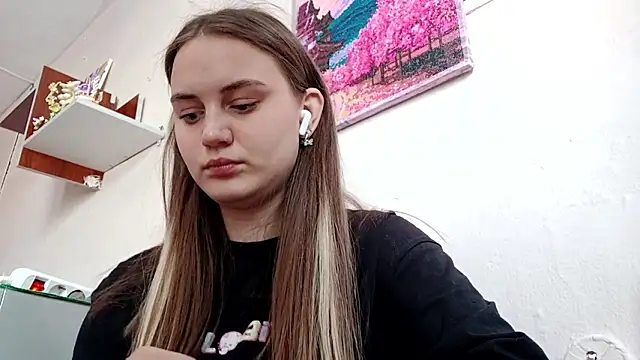 Snapshot of VeloraStar chatting on March 2026 10:10:01 AM VeloraStar online show from March 2026 10:10:01 AM