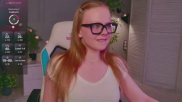 Snapshot of Sophie_Peach_ chatting on April 2026 02:30:01 PM Sophie Peach online show from April 2026 02:30:01 PM