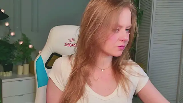 Snapshot of Sophie_Peach_ chatting on April 2026 02:14:02 PM Sophie Peach online show from April 2026 02:14:02 PM
