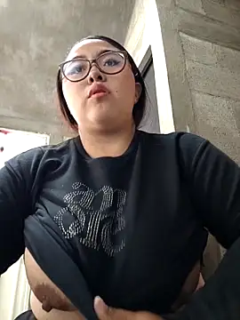 Snapshot of Aviiiiii18 chatting on February 2026 09:05:02 PM Aviiiiii18 online show from February 2026 09:05:02 PM