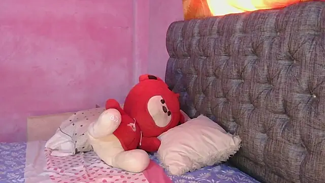 Snapshot of mia_luna88 chatting on February 2026 05:13:02 PM mia luna88 online show from February 2026 05:13:02 PM