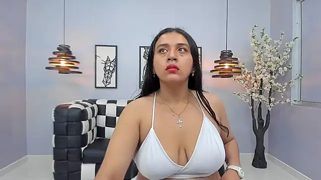 Snapshot of Lunaa_Abril chatting on March 2026 12:01:02 PM Lunaa Abril online show from March 2026 12:01:02 PM