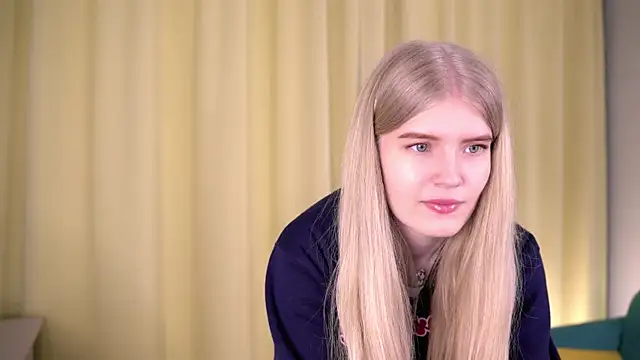 Snapshot of TraceeSeelig chatting on March 2026 04:18:02 AM TraceeSeelig online show from March 2026 04:18:02 AM