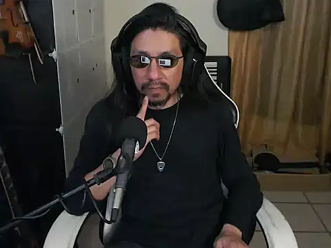 Snapshot of AntuanSV chatting on March 2026 04:19:01 AM AntuanSV online show from March 2026 04:19:01 AM