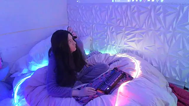 Snapshot of Moongirl117 chatting on March 2026 05:24:02 AM Moongirl117 online show from March 2026 05:24:02 AM