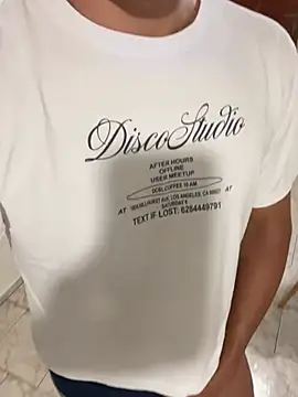 Snapshot of RuinedQuark chatting on February 2026 06:19:01 PM RuinedQuark online show from February 2026 06:19:01 PM