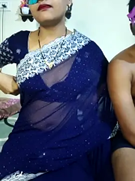 Sweet Cpl  online show from April 2026 01:05:01 PM