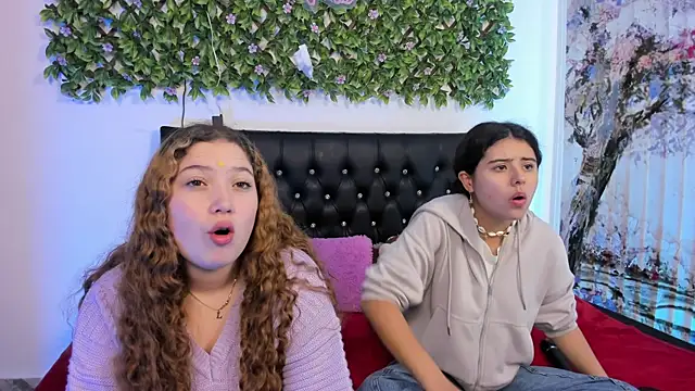 valeria and zoe online show from April 2026 02:45:02 PM
